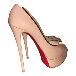 Very sexy and comfy beautiful red bottoms ask any questions